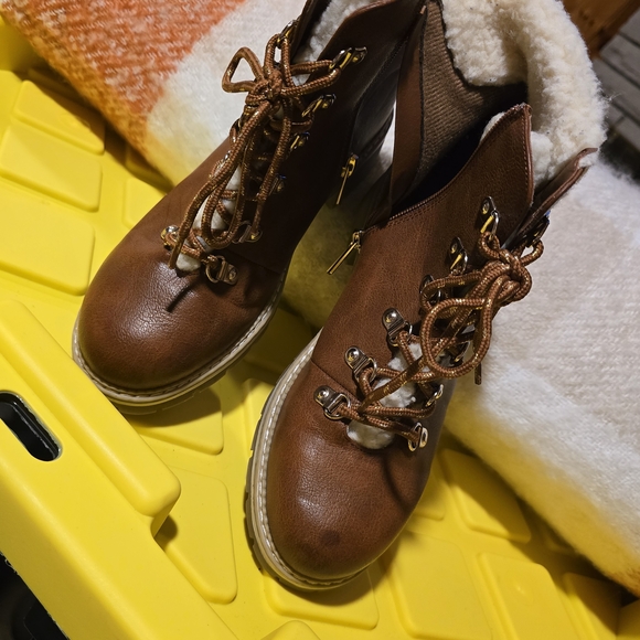 Girls Brown Ankle Boots with Lined Trim. - Picture 6 of 6